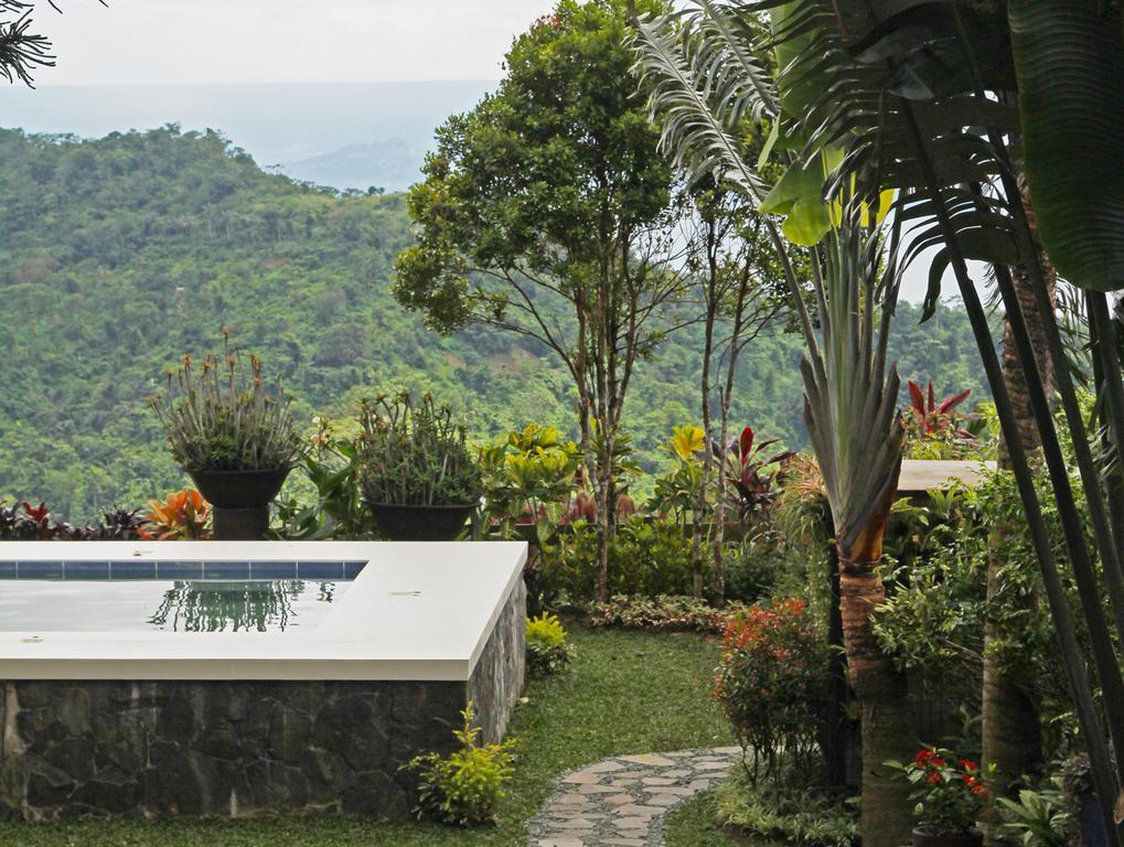 Discovery Country Suites Tagaytay City Exterior photo