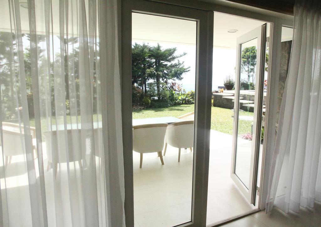 Discovery Country Suites Tagaytay City Exterior photo