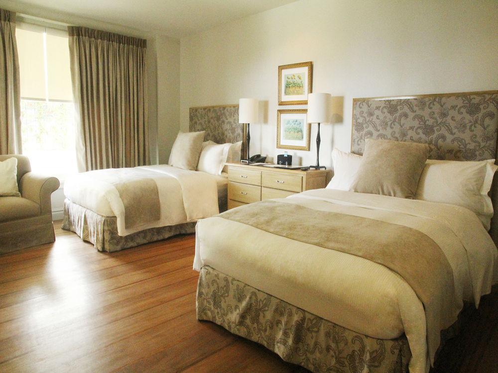 Discovery Country Suites Tagaytay City Exterior photo