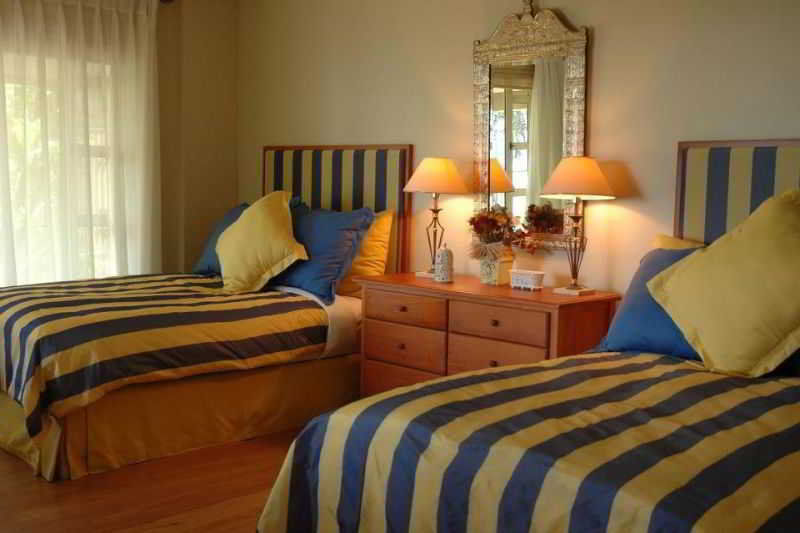 Discovery Country Suites Tagaytay City Exterior photo