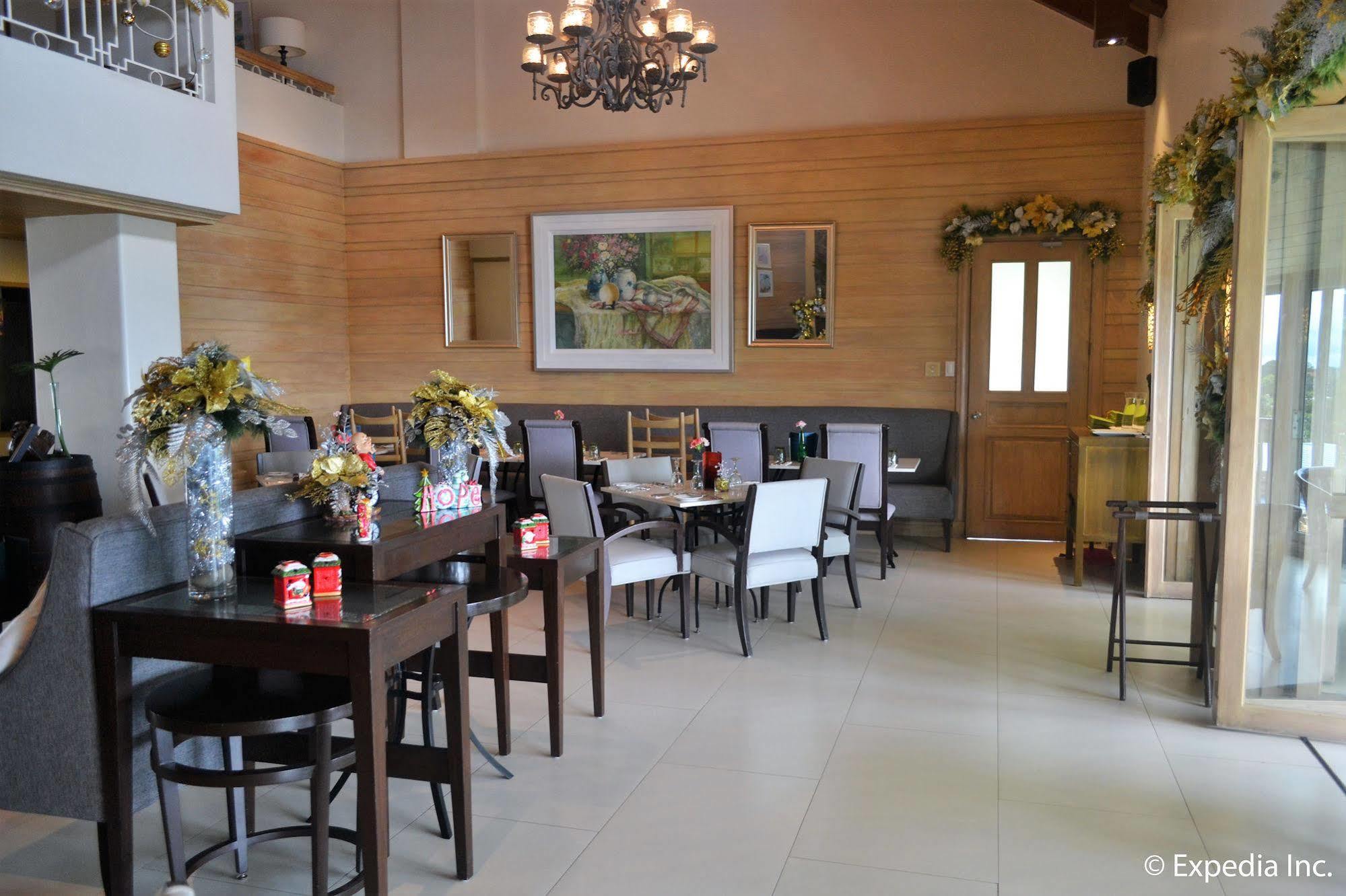 Discovery Country Suites Tagaytay City Exterior photo
