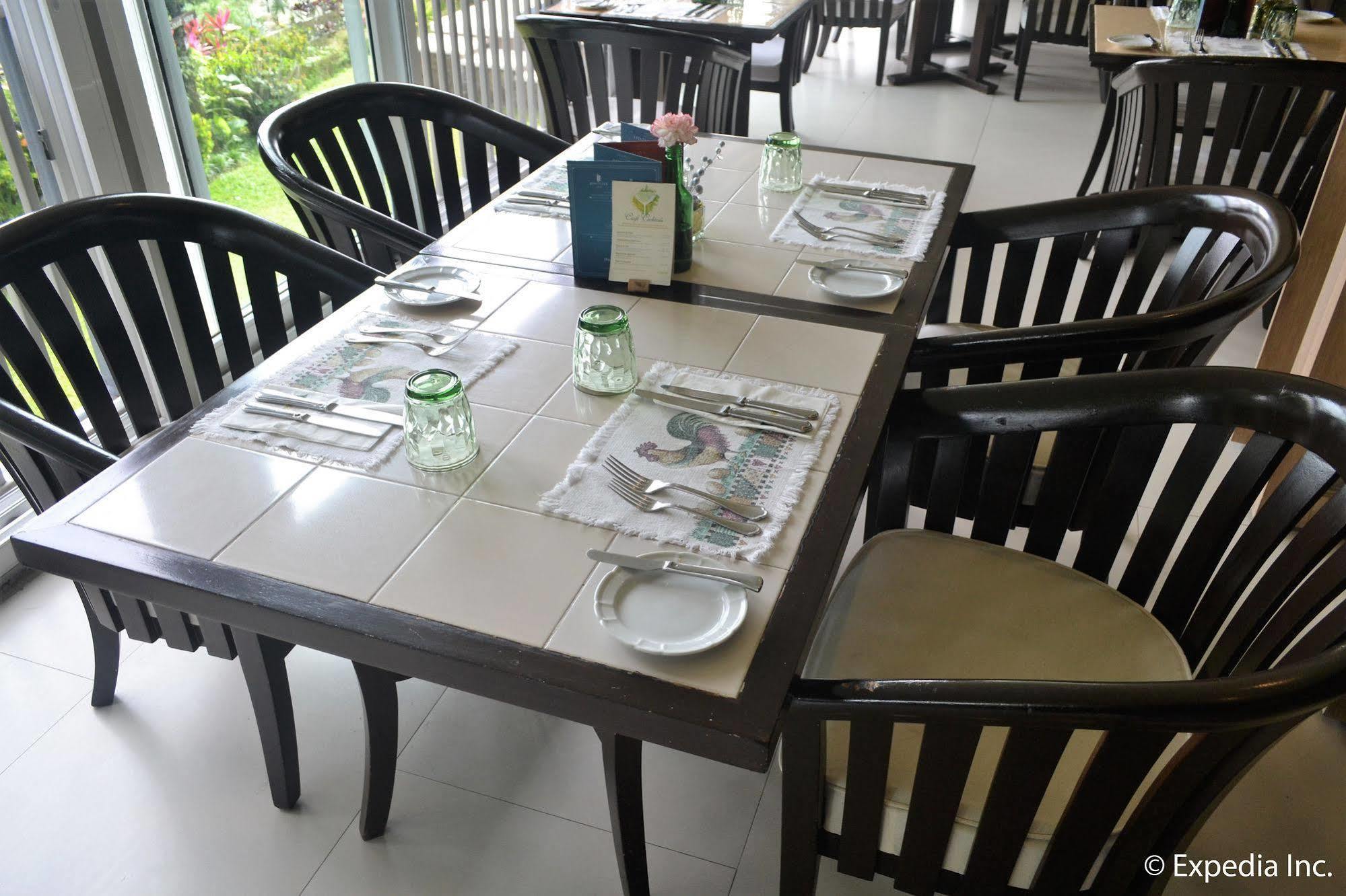 Discovery Country Suites Tagaytay City Exterior photo