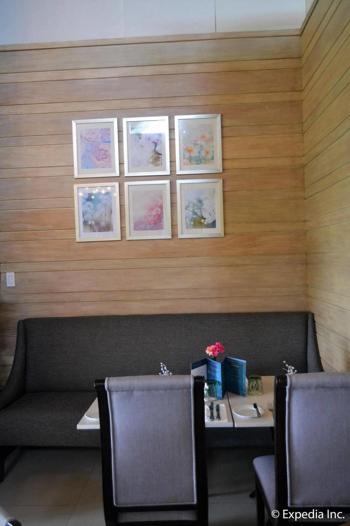 Discovery Country Suites Tagaytay City Exterior photo