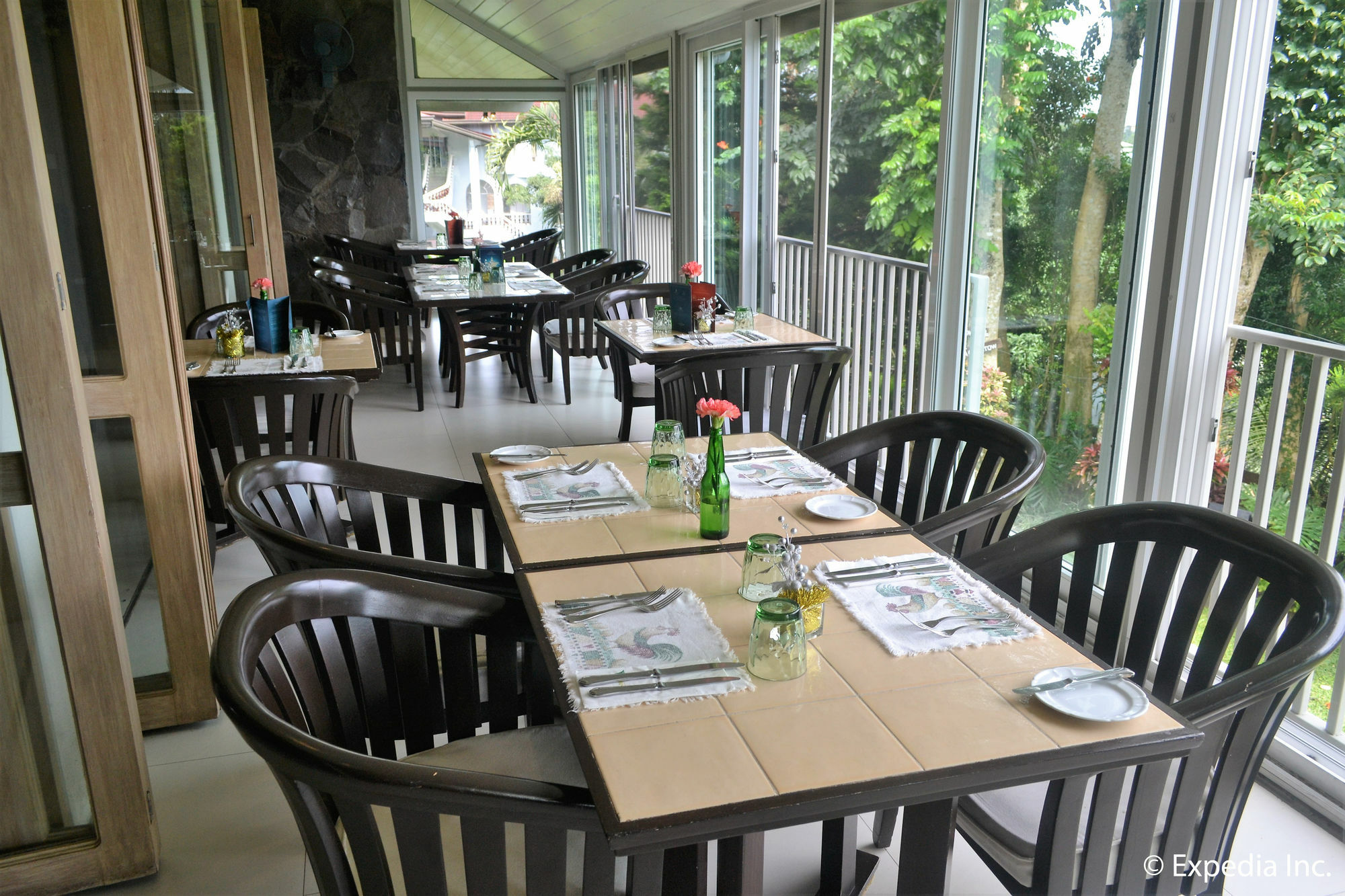 Discovery Country Suites Tagaytay City Exterior photo