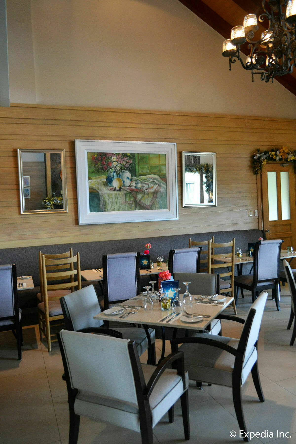 Discovery Country Suites Tagaytay City Exterior photo