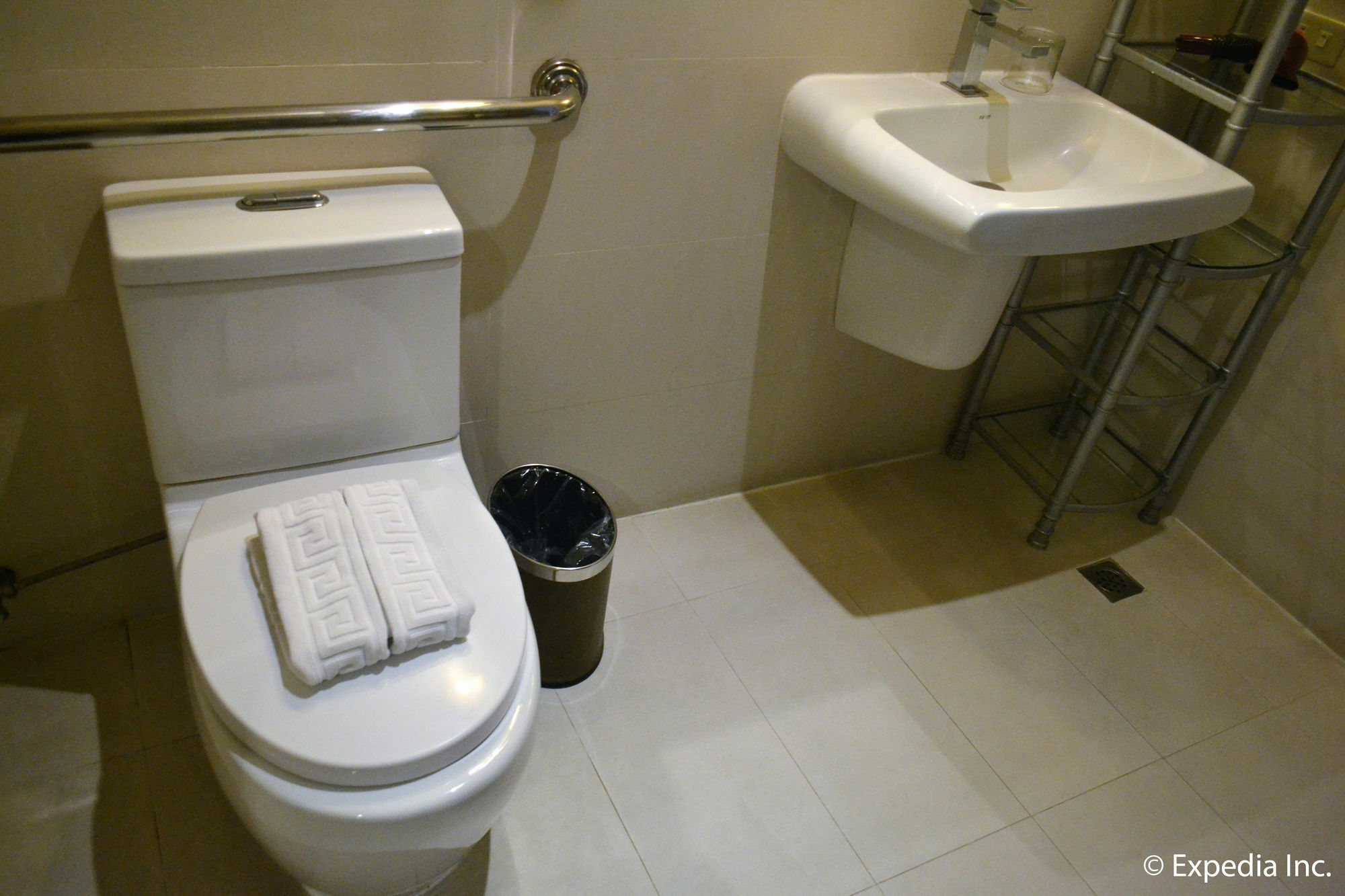 Discovery Country Suites Tagaytay City Exterior photo